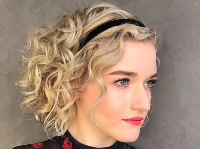 Blonde Curly Bob With Natural Curls — Short Winter Haircuts