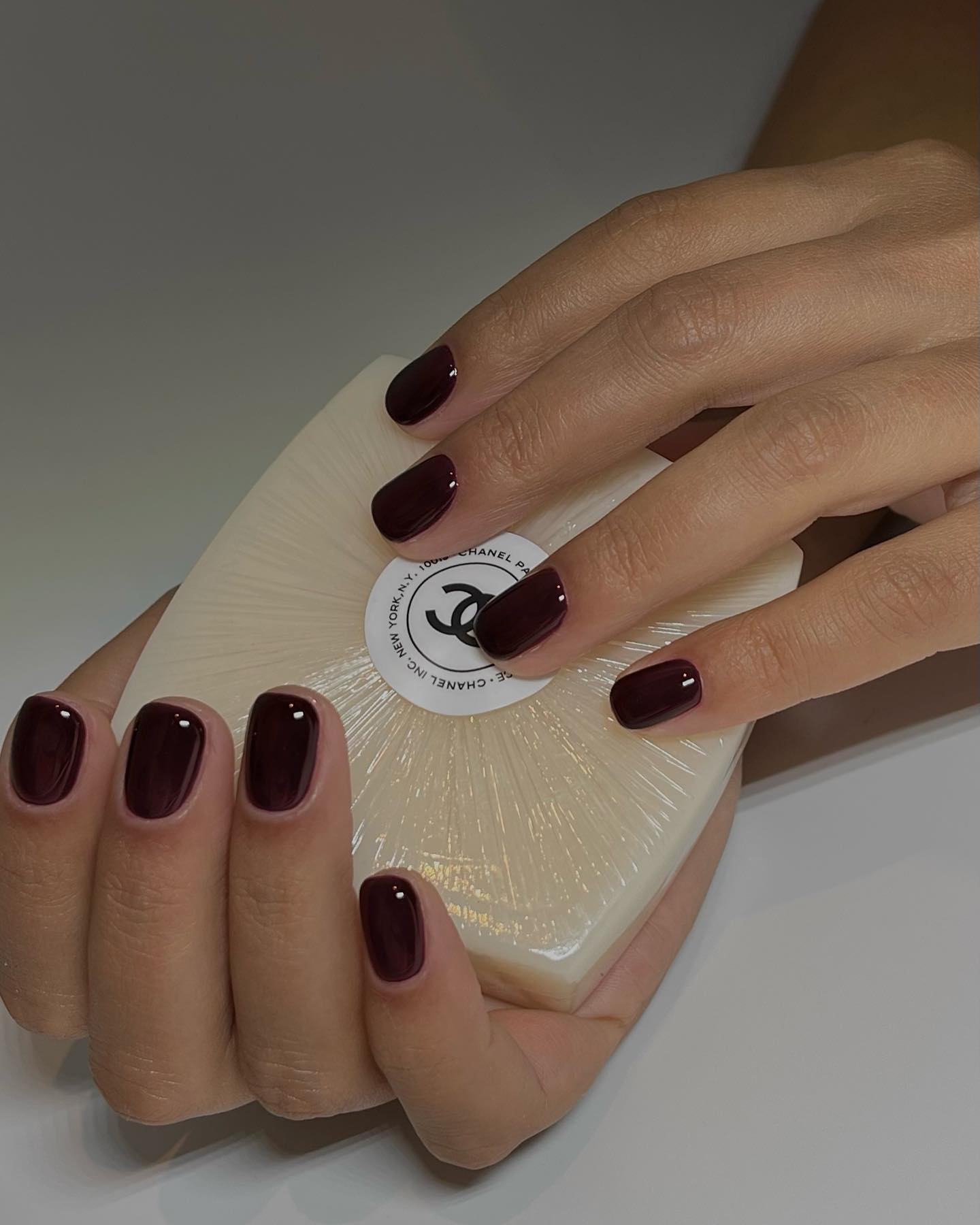 Glossy Visual Idea Glossy Visual Idea β Wine Christmas Nails 2026