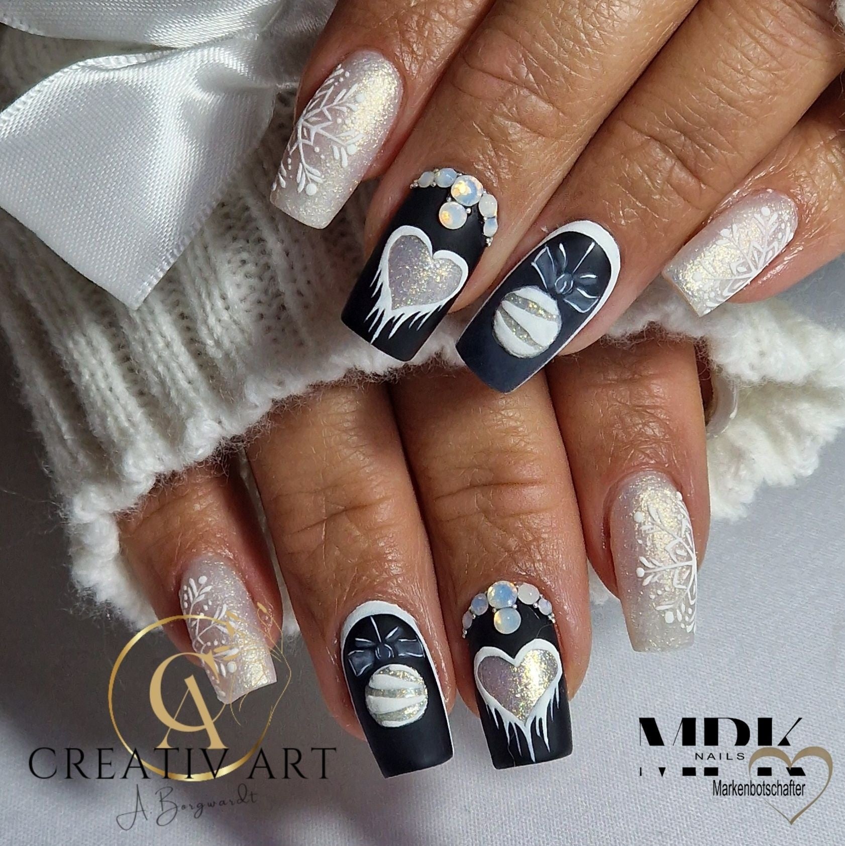 Matte and Glossy Christmas Ornaments Matte and Glossy Christmas Ornaments β Christmas Oval Nails 2026