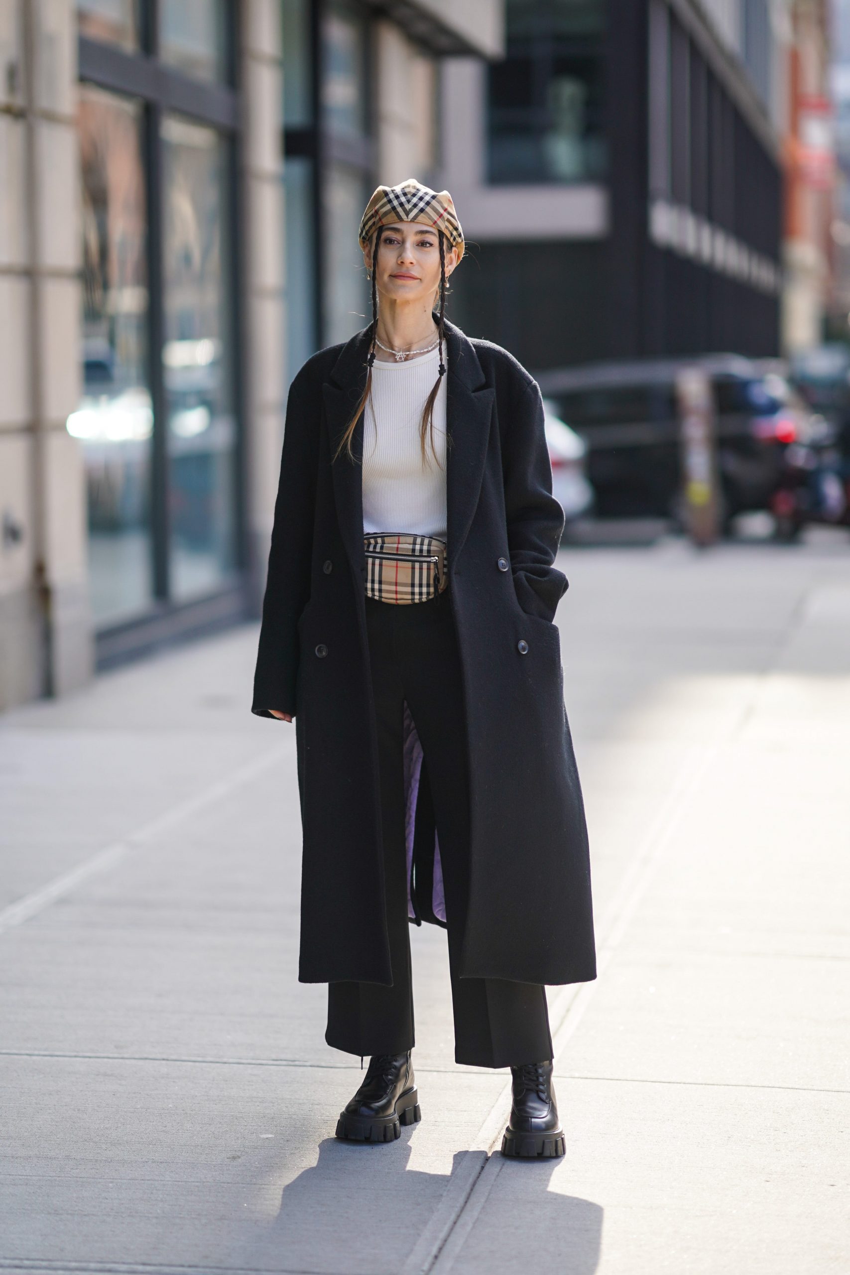 Oversized Black Wool Coat with Plaid Accessories for Casual Cool Oversized Black Wool Coat with Plaid Accessories for Casual Cool β Black Coat Outfits