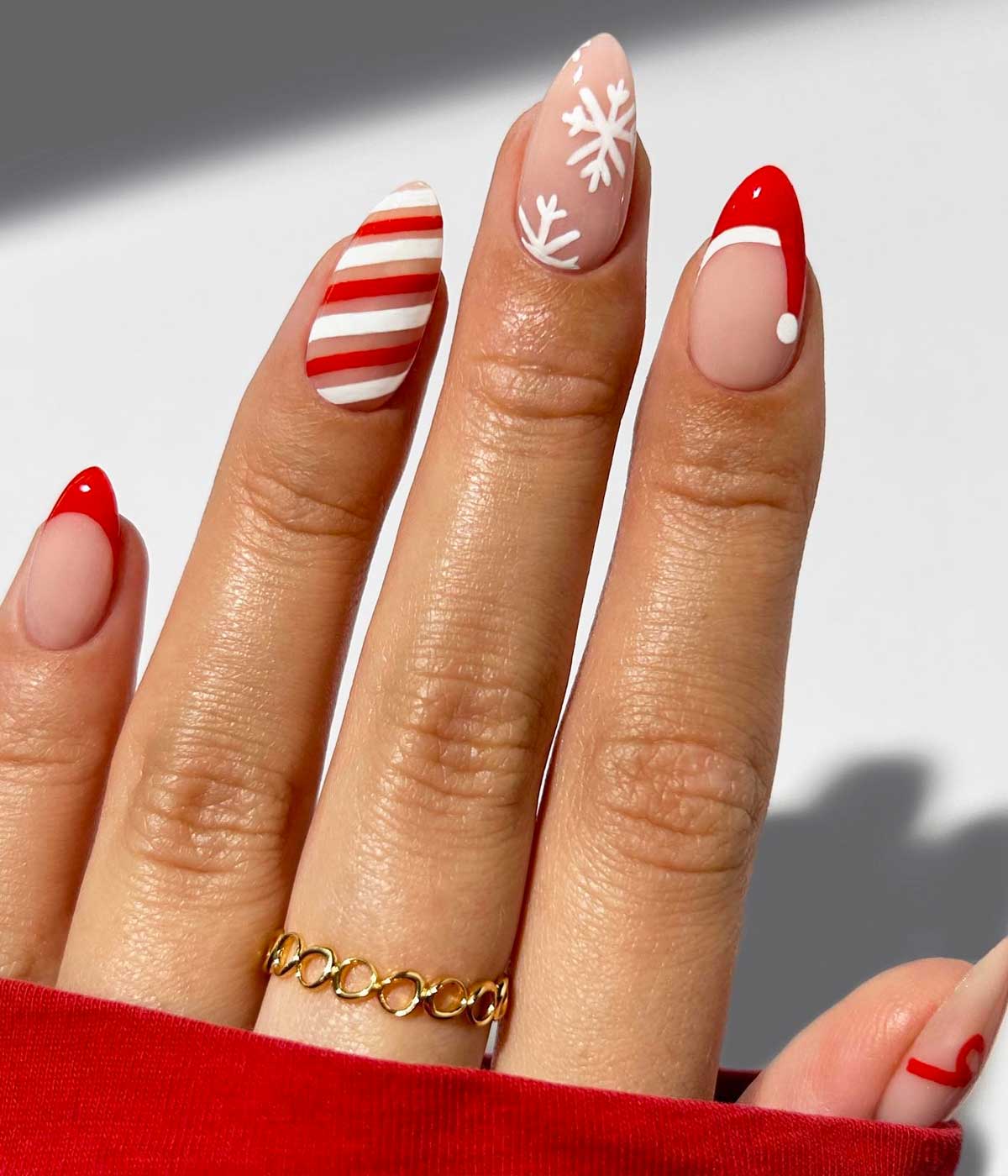 Winter Christmas Visual Idea — Winter Ombre Nails