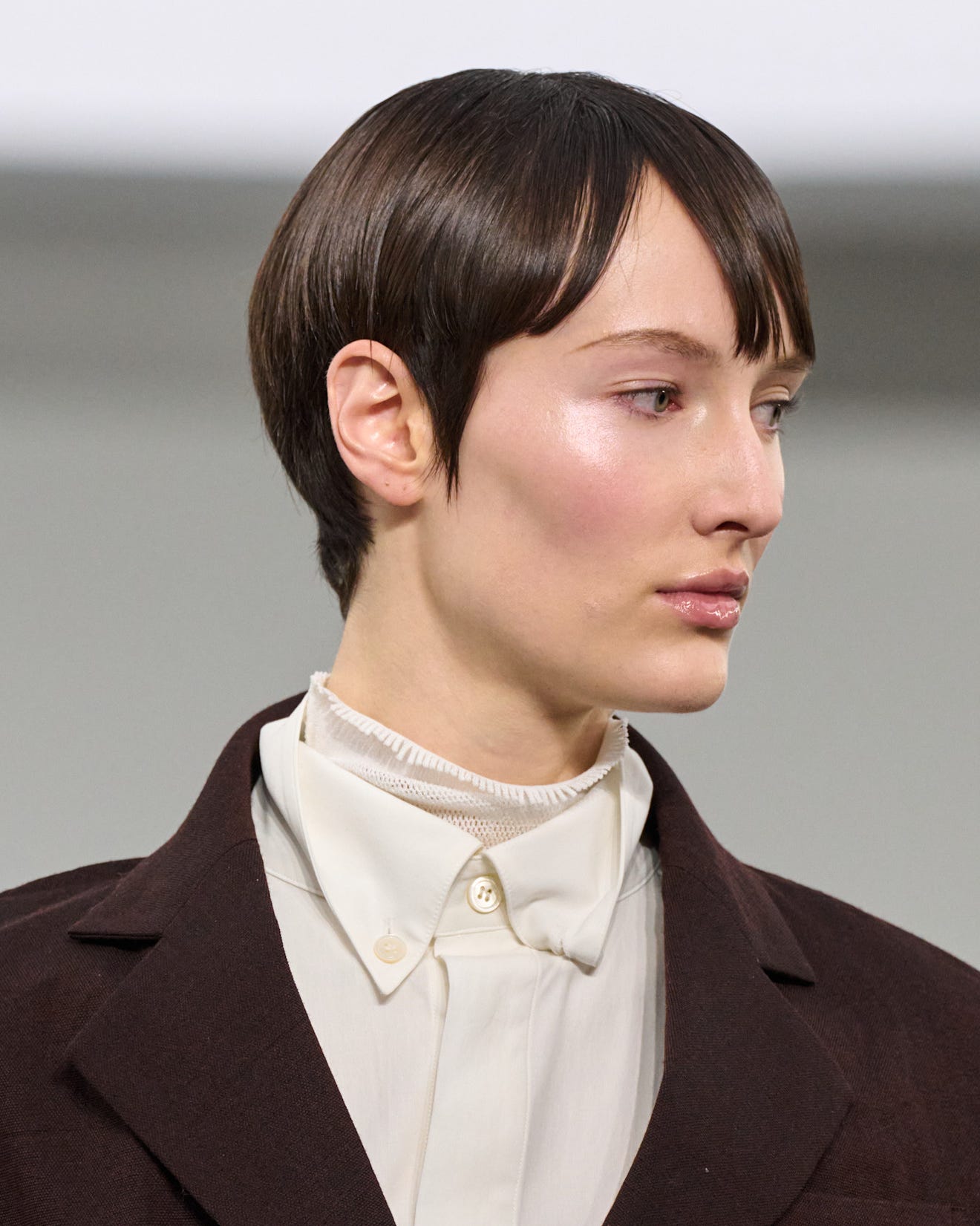 короткий боб с геометричным срезом Visual Idea — Winter Hairstyles for Short Hair