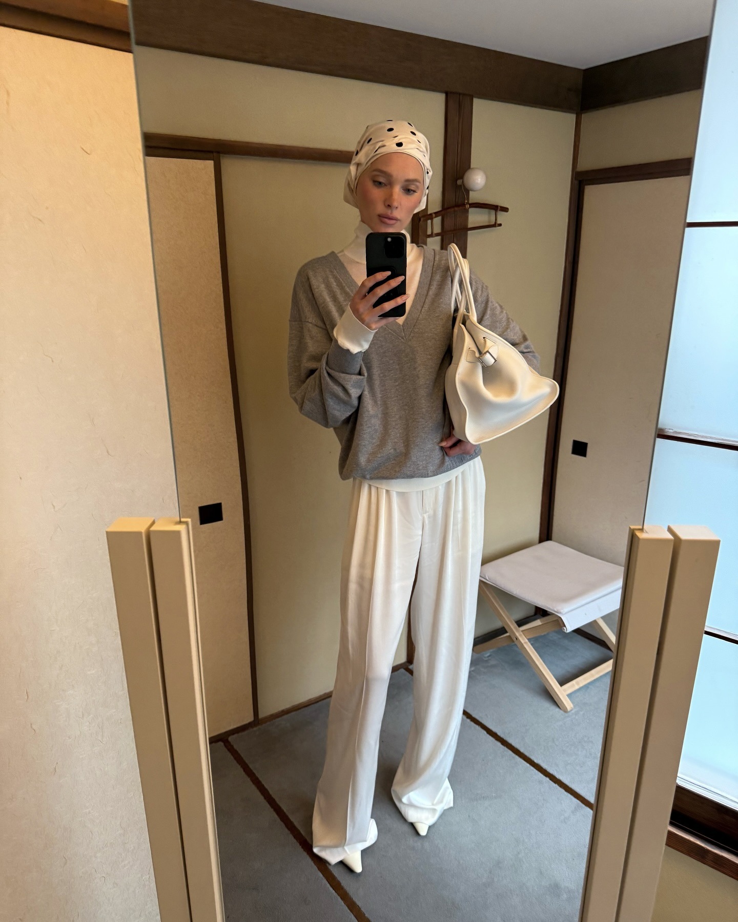 White Turtleneck Layered Under Grey Sweater with Wide-Leg Trousers White Turtleneck Layered Under Grey Sweater with Wide-Leg Trousers β Turtleneck Outfits