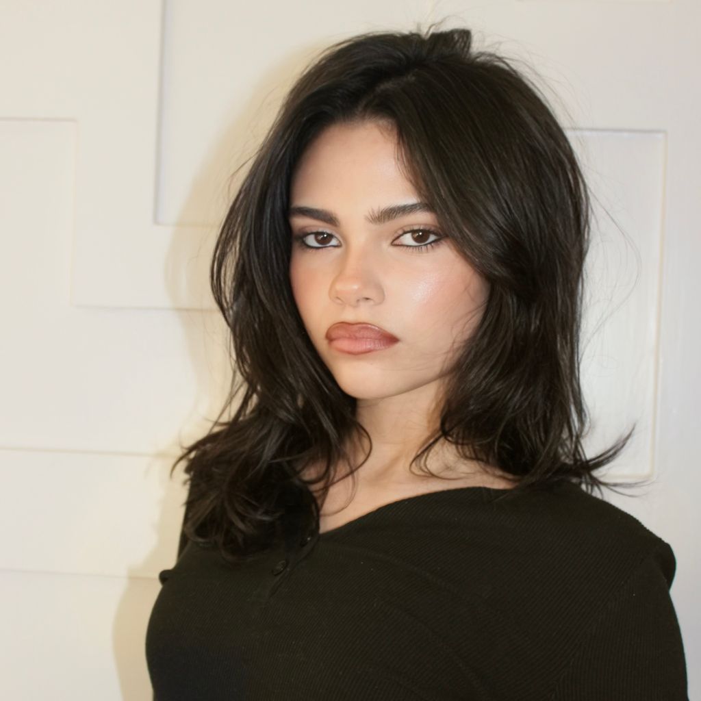 Shoulder Length Shag With Wispy Bangs — Medium Length Winter Haircuts