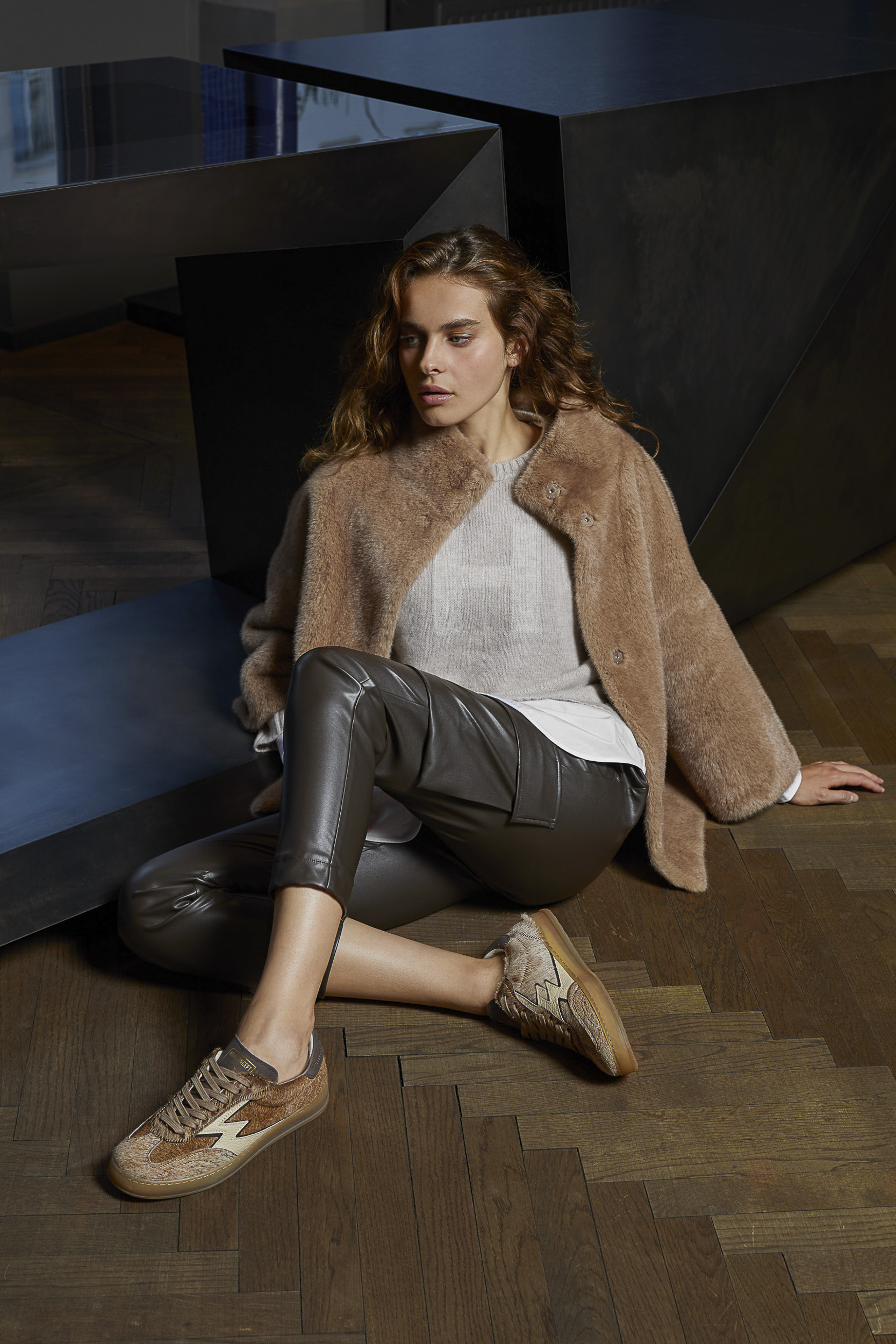 Chic Casual: Faux Fur Jacket with Cargo Pants and Sneakers — Late Winter Outfits