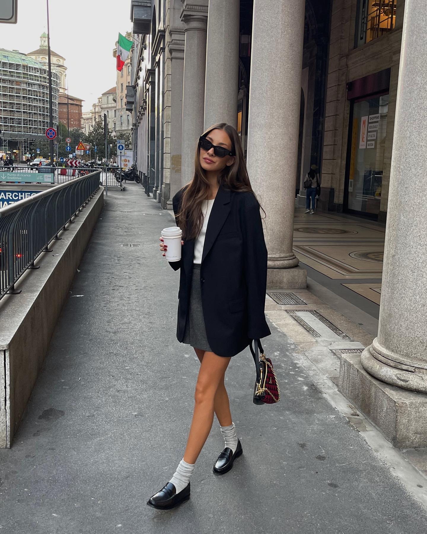 Oversized Blazer and Plaid Mini Skirt Combination Oversized Blazer and Plaid Mini Skirt Combination β Preppy Winter Outfits