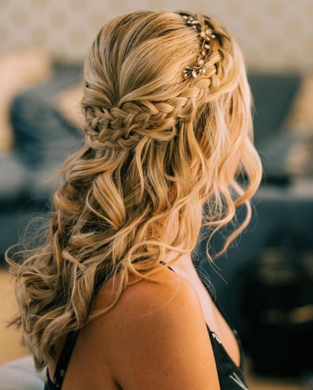 Blonde With Highlights Visual Idea — Winter Wedding Hairstyles