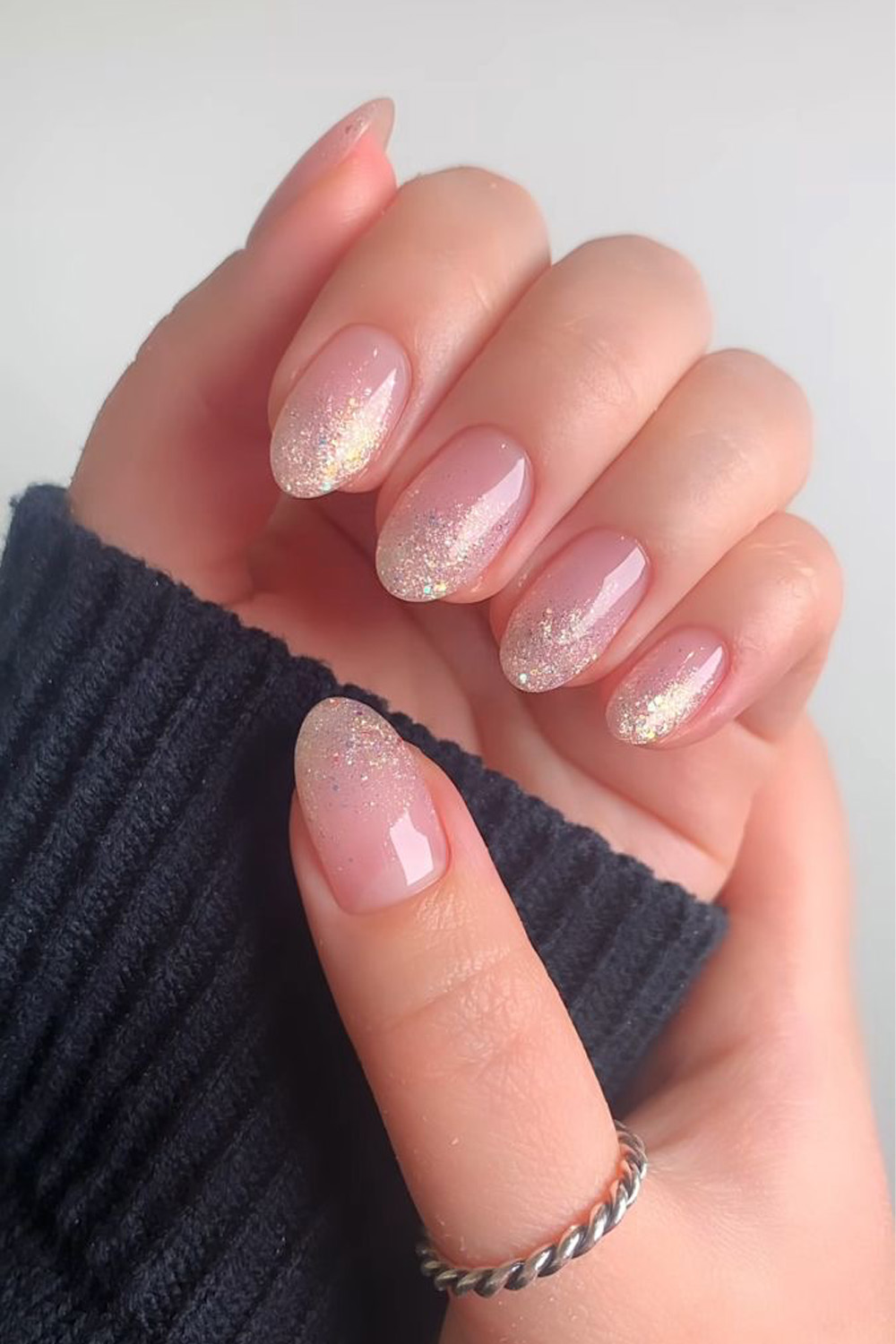 Short Oval Glitter Gradient Nails — Winter Wedding Guest Nails