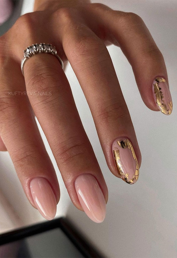 Glossy With Foil Visual Idea Glossy With Foil Visual Idea β Winter Gold Nails