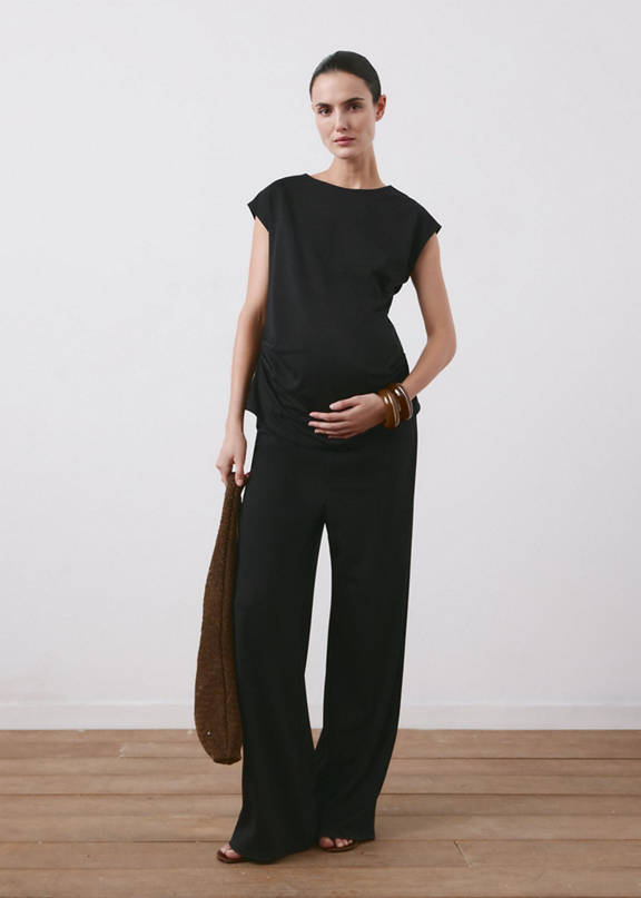 Monochromatic Black Wide-Leg Pants Ensemble Monochromatic Black Wide-Leg Pants Ensemble β Winter Maternity Outfits