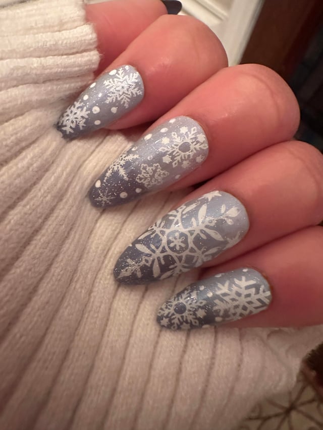 Gradient From Light Gray To Dark Gray Visual Idea — Winter Gray Nails