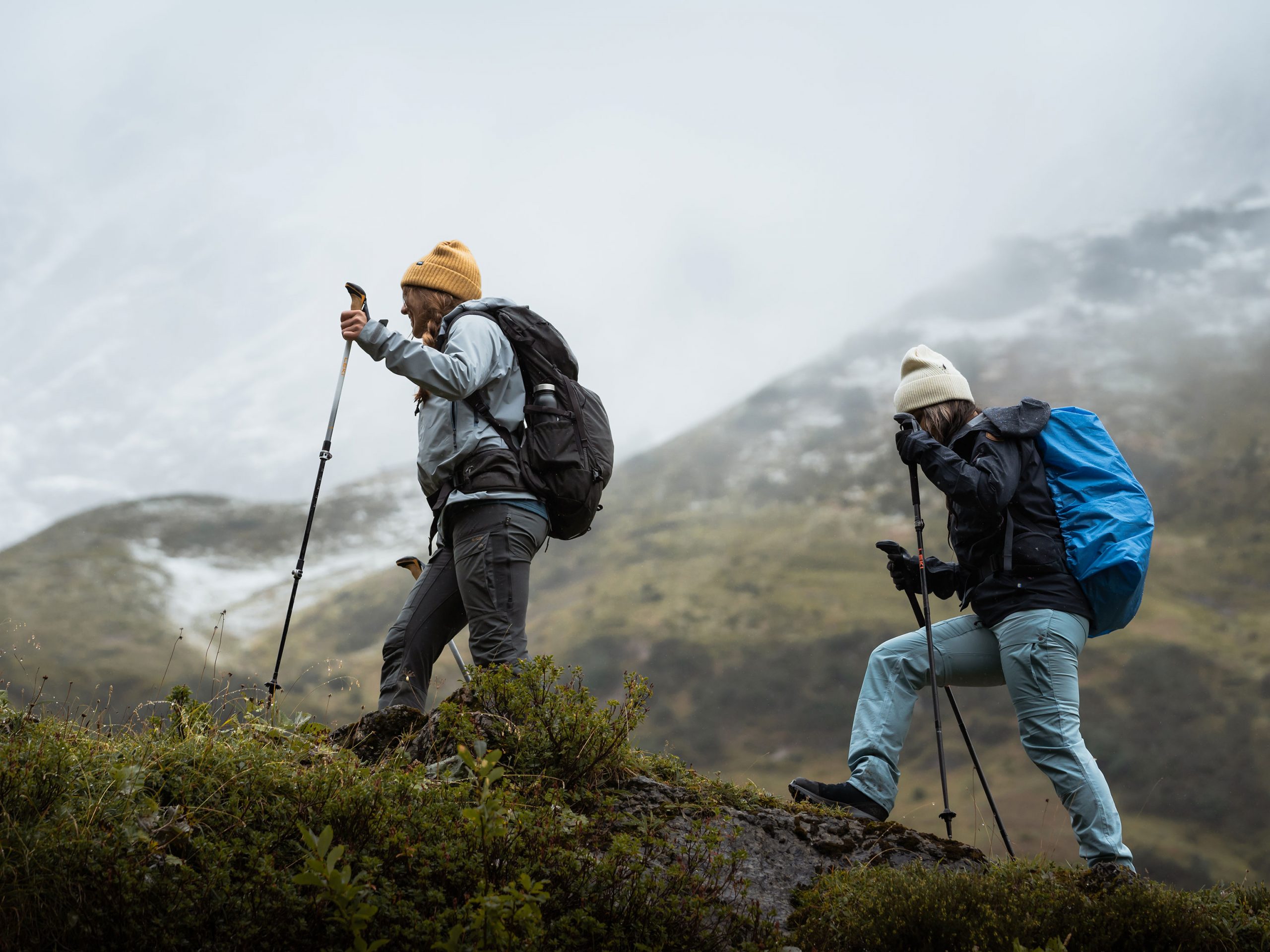 Layered Protection for Misty Mountain Hikes Layered Protection for Misty Mountain Hikes β Winter Hiking Outfits