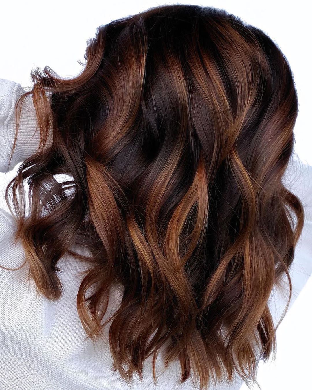 Dark Brown With Warm Caramel Highlights Dark Brown With Warm Caramel Highlights β Dark Winter Hair Colors