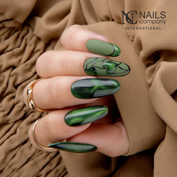 Deep Green Cat-Eye Square Nails Deep Green Cat-Eye Square Nails β Winter Green Nails