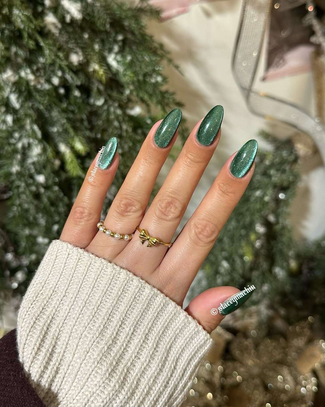 Emerald Green Cat-Eye Oval Nails — Medium Length Winter Nails