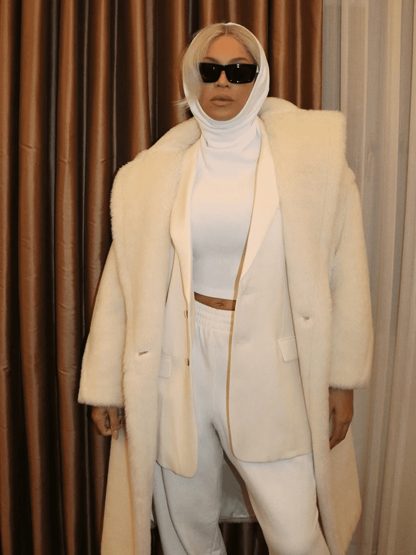 All-White Teddy Coat Layered Over Athleisure Sweatpants All-White Teddy Coat Layered Over Athleisure Sweatpants β Teddy Coat Outfits