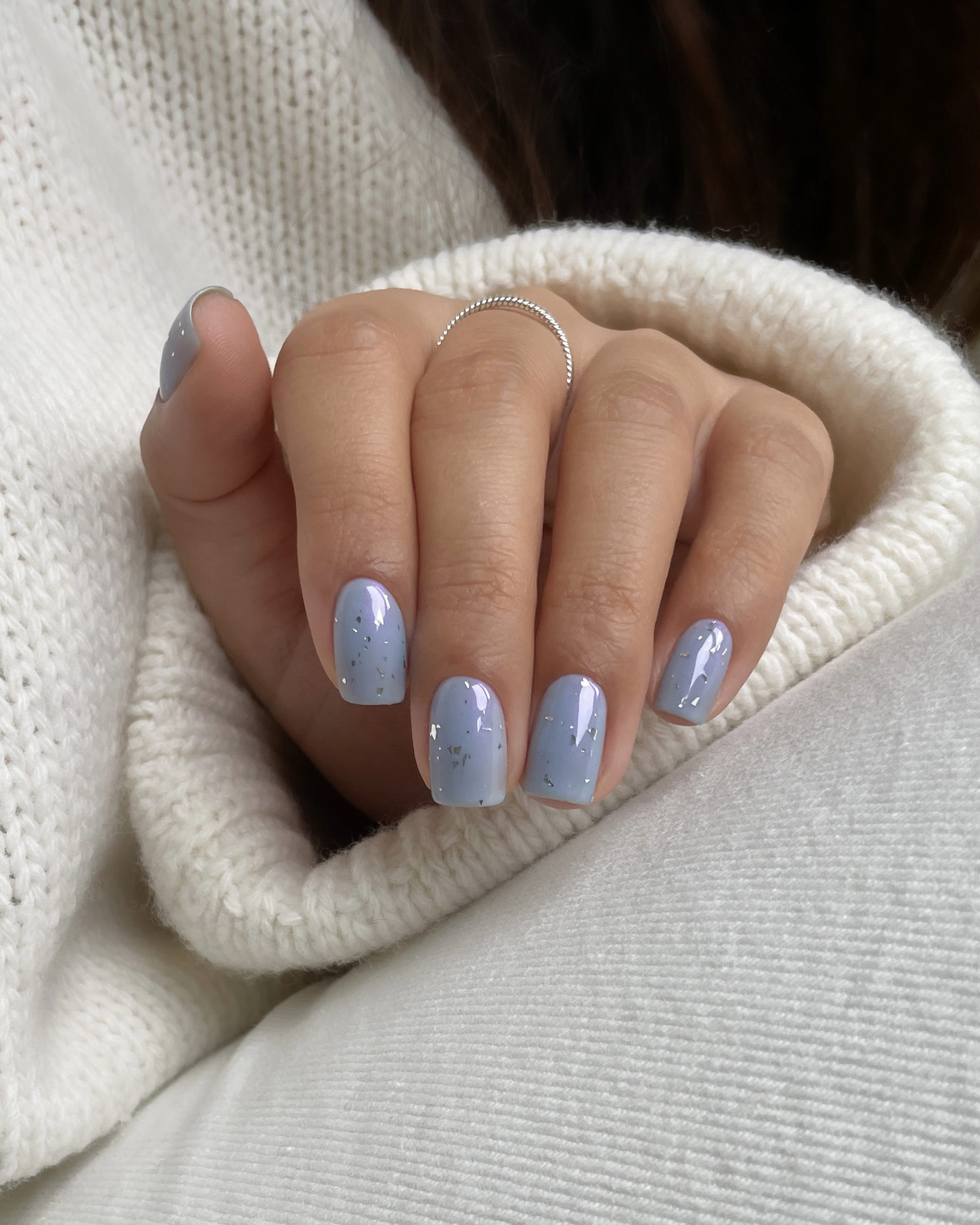 Winter Visual Idea — Winter Ombre Nails