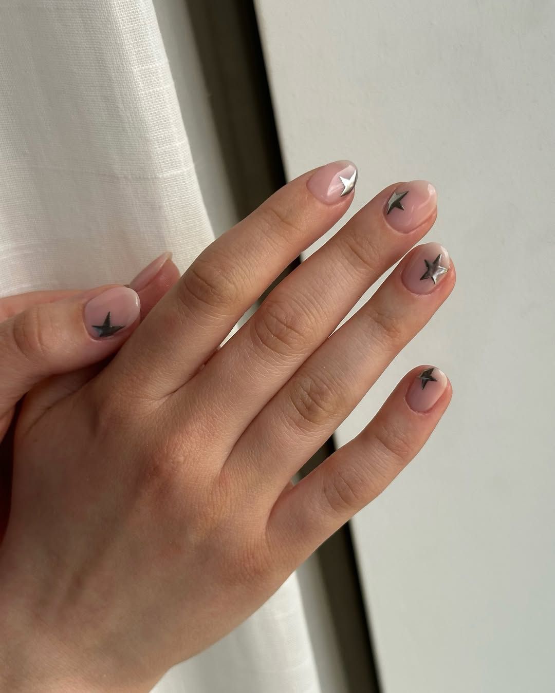 Silver Star Decal Short Oval Nails Silver Star Decal Short Oval Nails β NYE Nails 2027