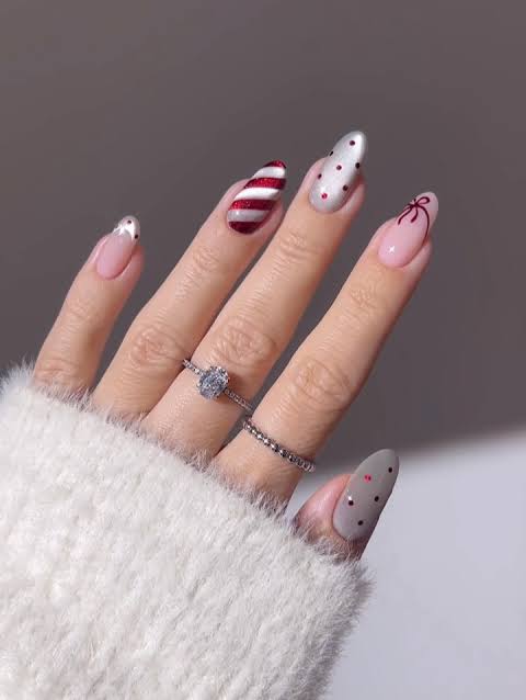 Festive Mix Oval Nails Festive Mix Oval Nails β Christmas Oval Nails 2026