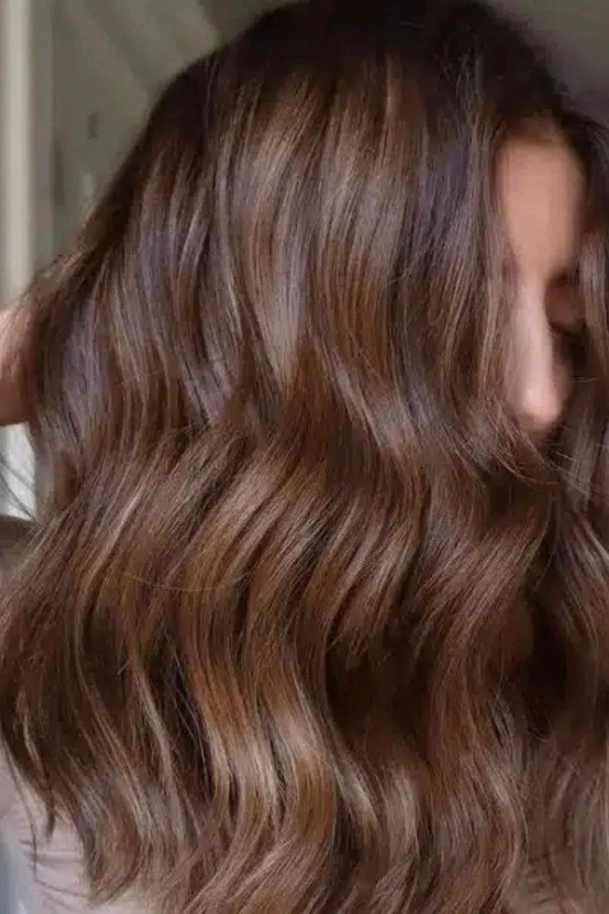 Collarbone Chocolate Brown With Lighter Highlights Collarbone Chocolate Brown With Lighter Highlights β Winter Brown Hair Colors