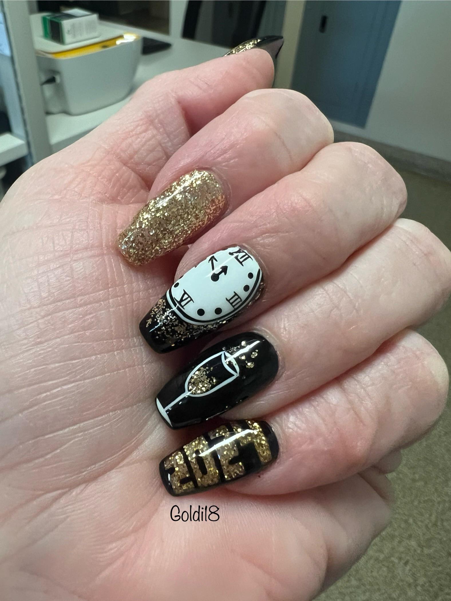 Clean Visual Idea Clean Visual Idea β New Years Nails 2027