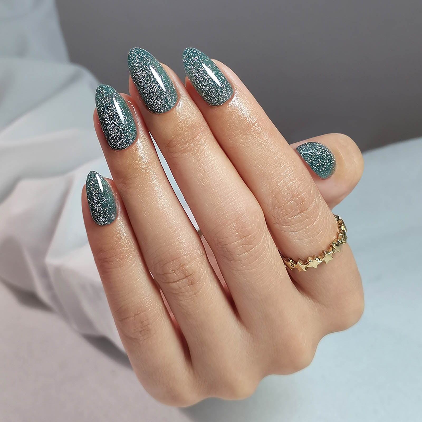 Medium Almond Glitter Overlay — Dark Green Winter Nails