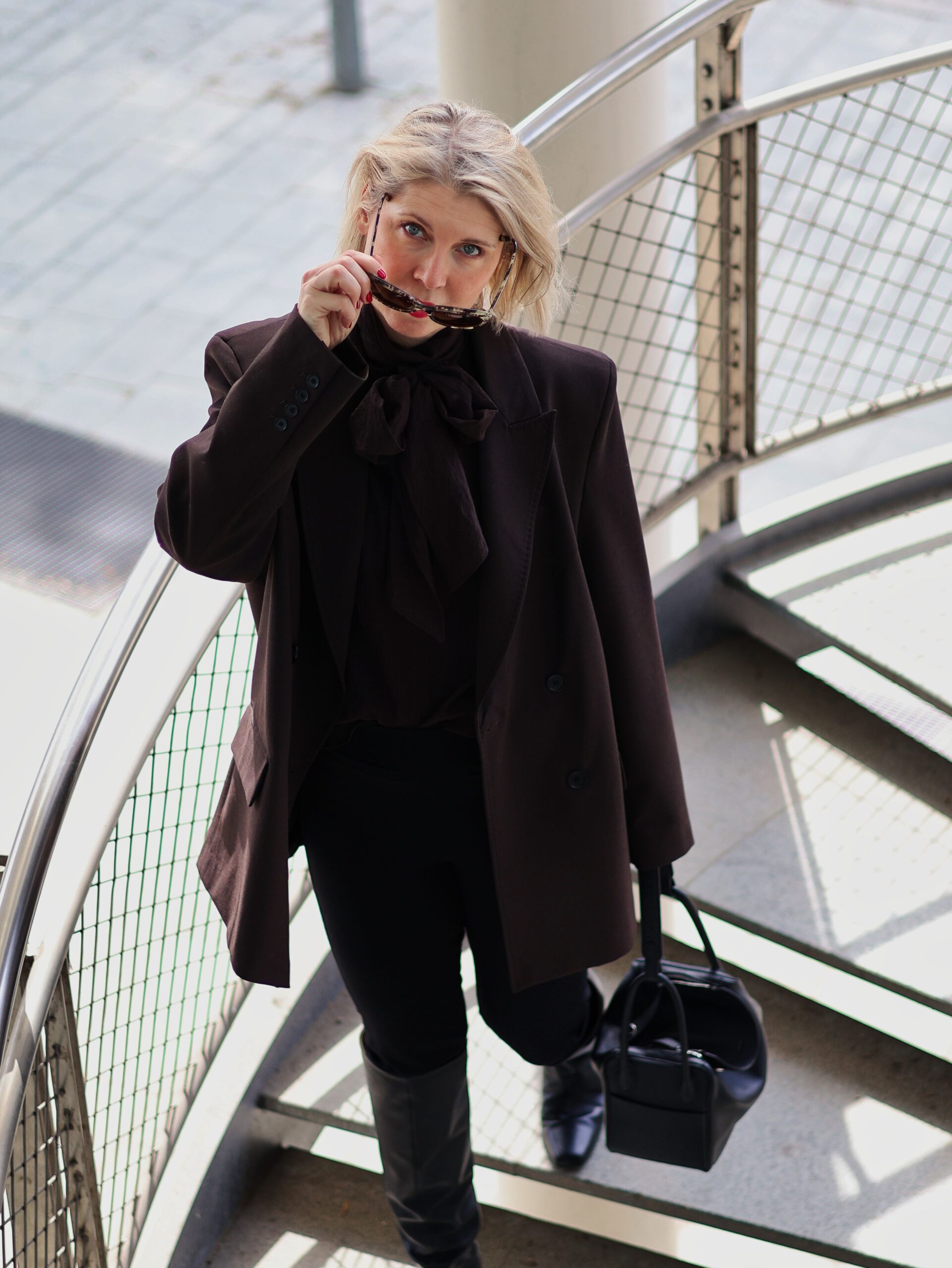 Oversized Blazer for Business Casual Polish Oversized Blazer for Business Casual Polish β Winter Outfits for Women Over 50