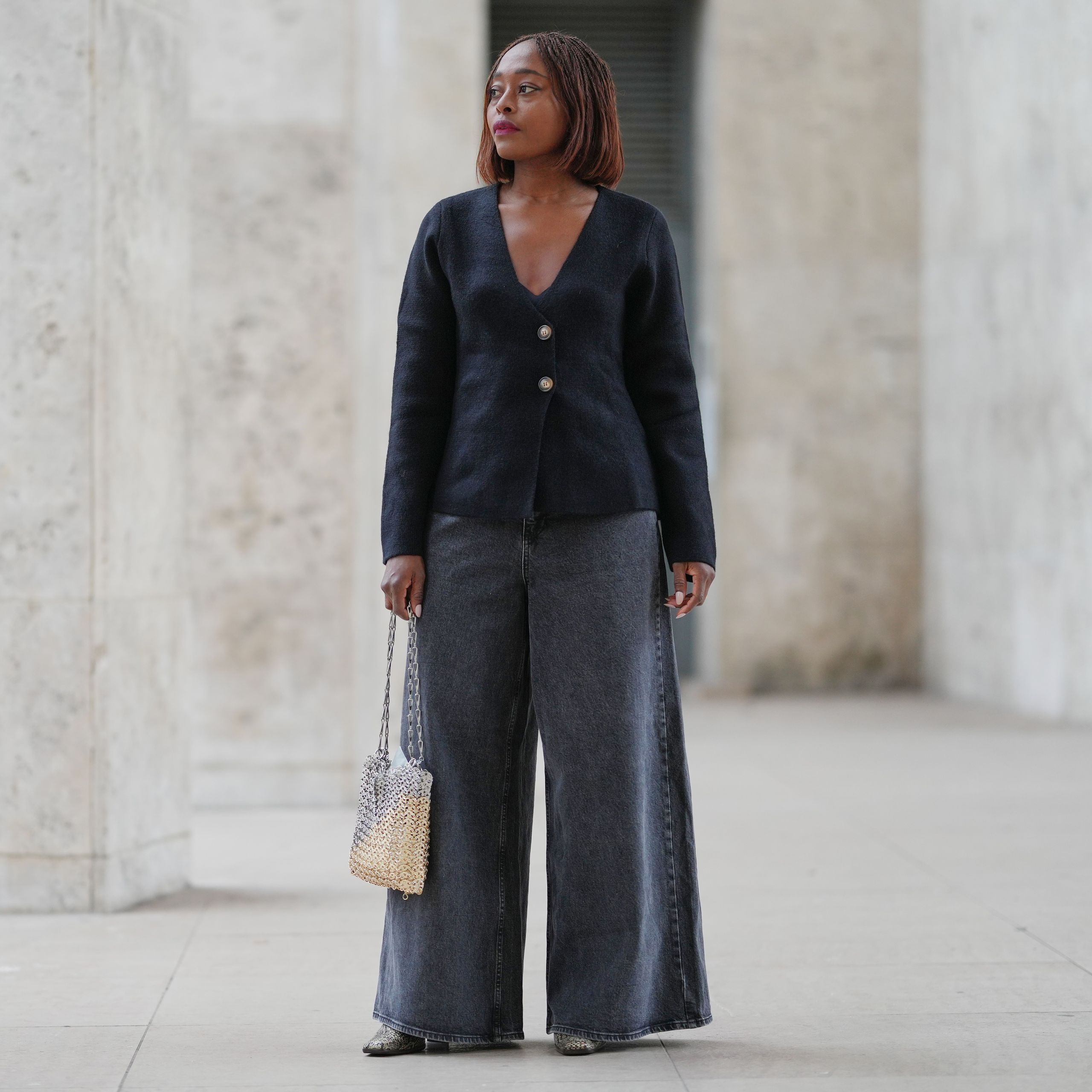 Charcoal Wide-Leg Jeans with Matching Knit Cardigan and Silver Accents Charcoal Wide-Leg Jeans with Matching Knit Cardigan and Silver Accents β Winter Outfits with Jeans
