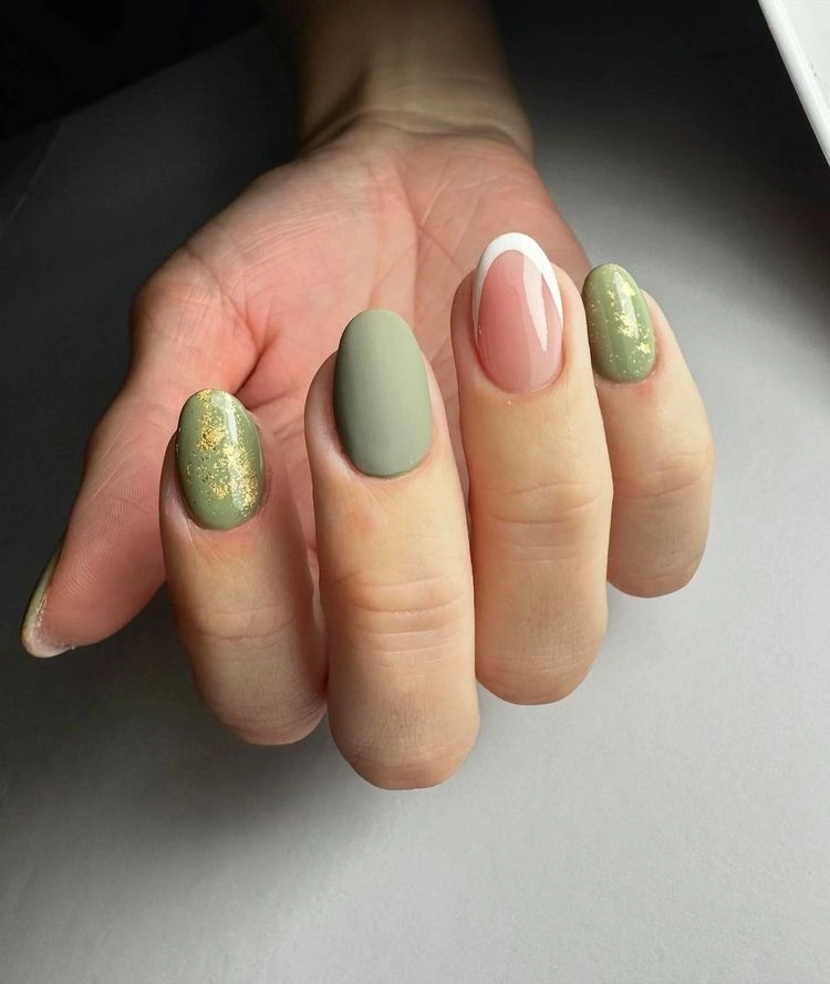 Short Oval Matte Sage with Gold Foil Short Oval Matte Sage with Gold Foil β Emerald Green Nails