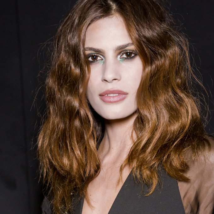 Medium Brown Shoulder Waves Side Part — Winter Shoulder Length Hairstyles