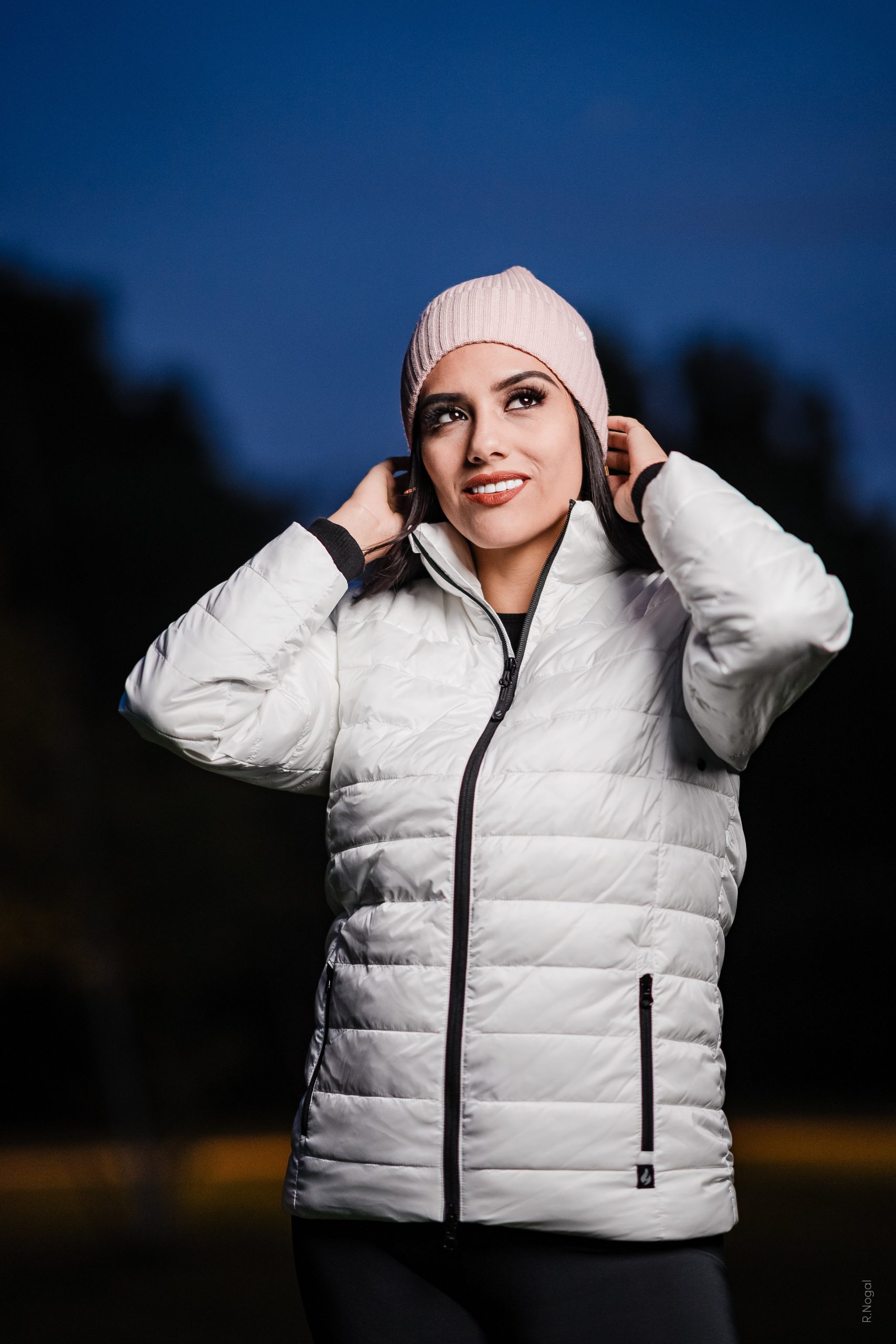 Fitted White Puffer Jacket with Black Leggings Fitted White Puffer Jacket with Black Leggings β Las Vegas Winter Outfits