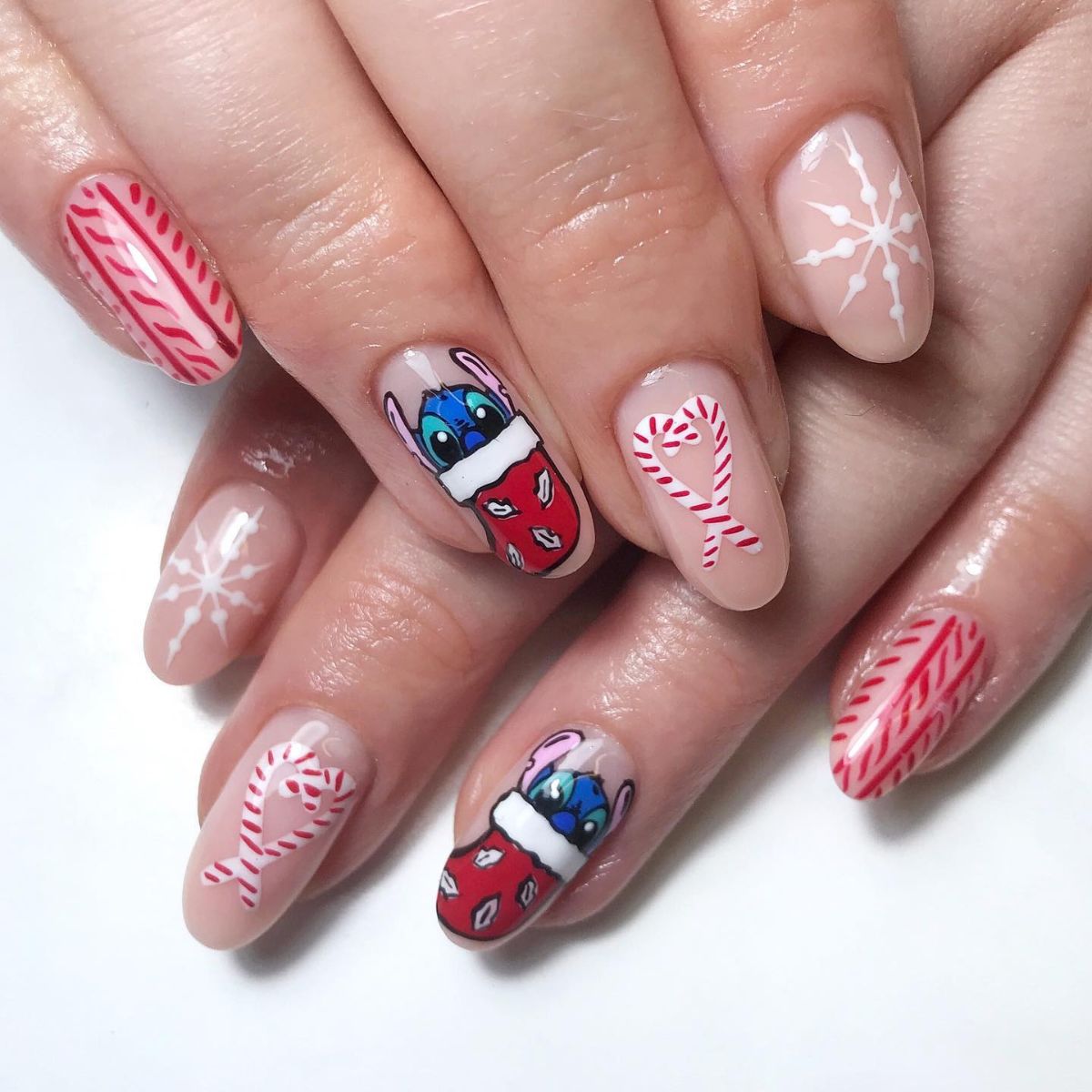 Stitch Candy Cane Oval Nails Stitch Candy Cane Oval Nails β Disney Christmas Nails 2026