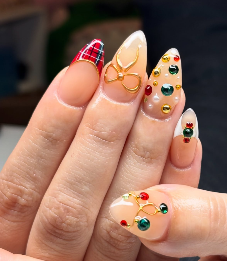 One Hand Close-Up Visual Idea One Hand Close-Up Visual Idea β Christmas Acrylic Nails 2026