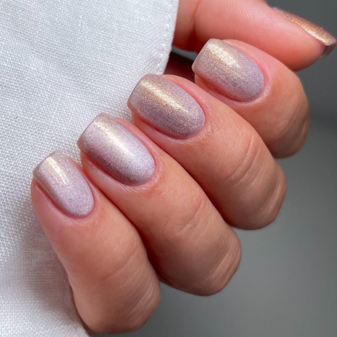 Pale Pink Subtle Shimmer Nails — Winter Cat Eye Nails