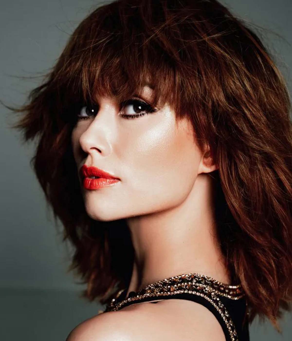 Layered Bob With Caramel Highlights — Winter Hair Colors for Plus Size Women