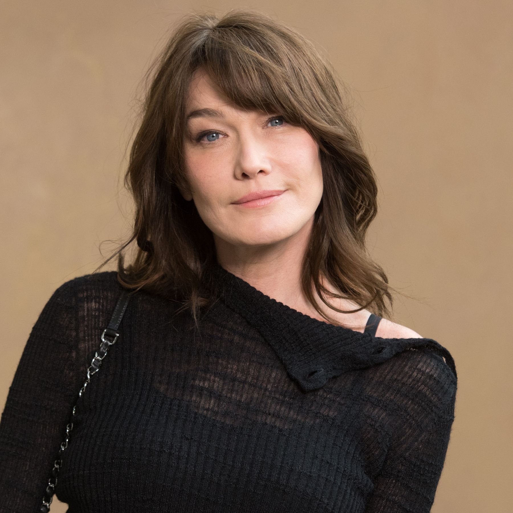 Air-Dried Waves With Side-Swept Bangs Air-Dried Waves With Side-Swept Bangs β Winter Natural Hairstyles