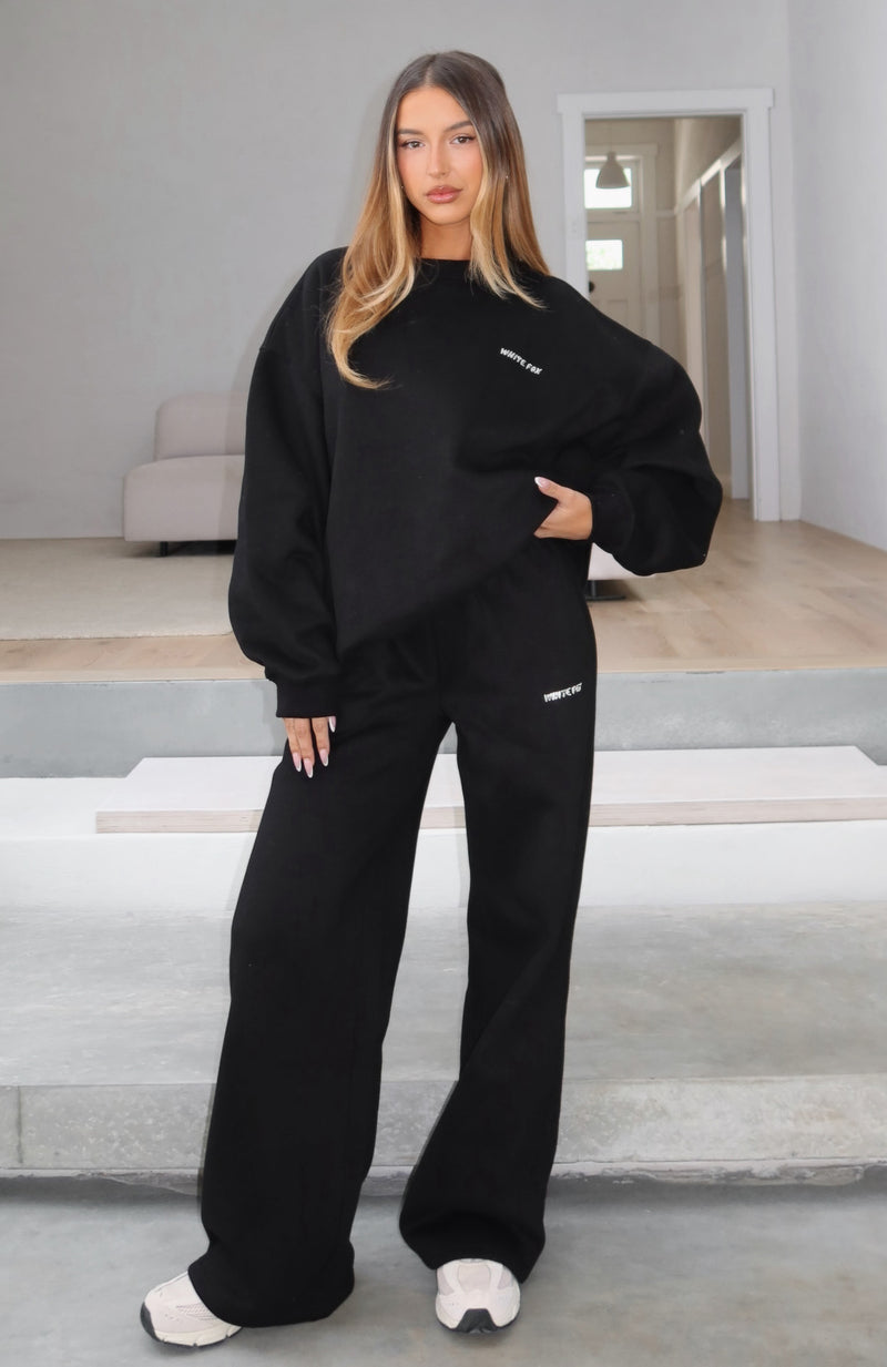 Matching Black Set: Effortless Athleisure Style Matching Black Set: Effortless Athleisure Style β Oversized Sweater Outfits