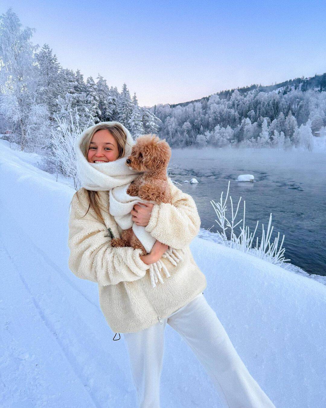 Monochromatic Cream Fleece Set for Ultimate Comfort Monochromatic Cream Fleece Set for Ultimate Comfort β Scandinavian Winter Outfits