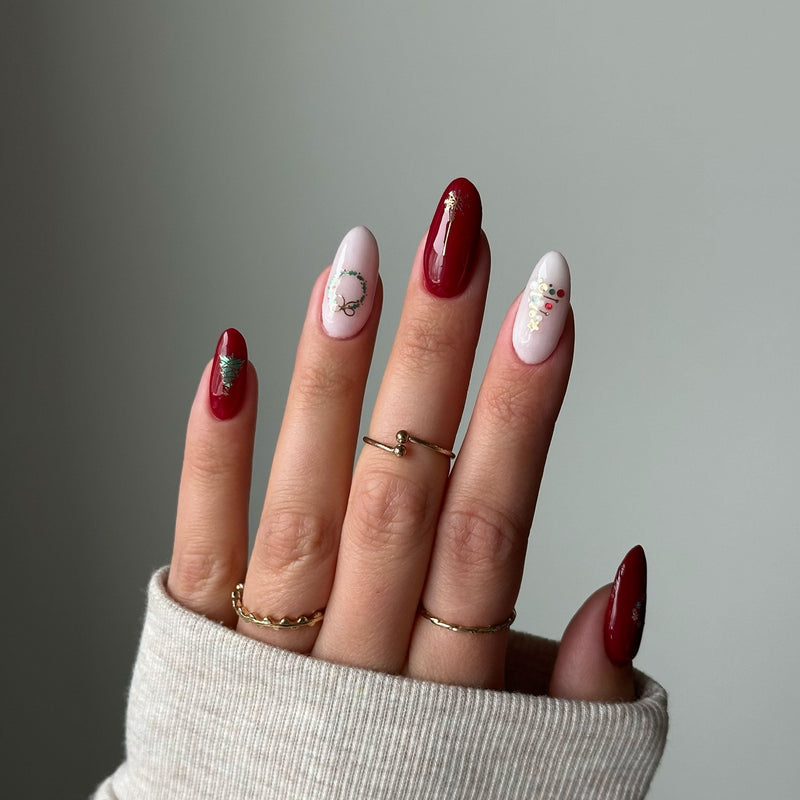 Holly Leaves Berries Glitter Visual Idea Holly Leaves Berries Glitter Visual Idea β Christmas Acrylic Nails 2026