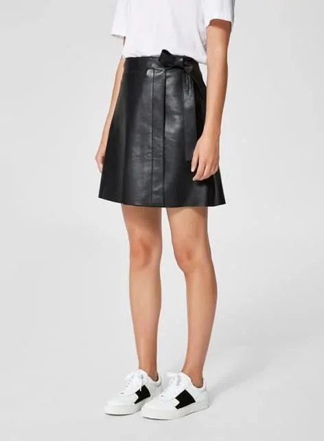 Black Leather A-line Skirt with White T-shirt Black Leather A-line Skirt with White T-shirt β Winter Skirt Outfits