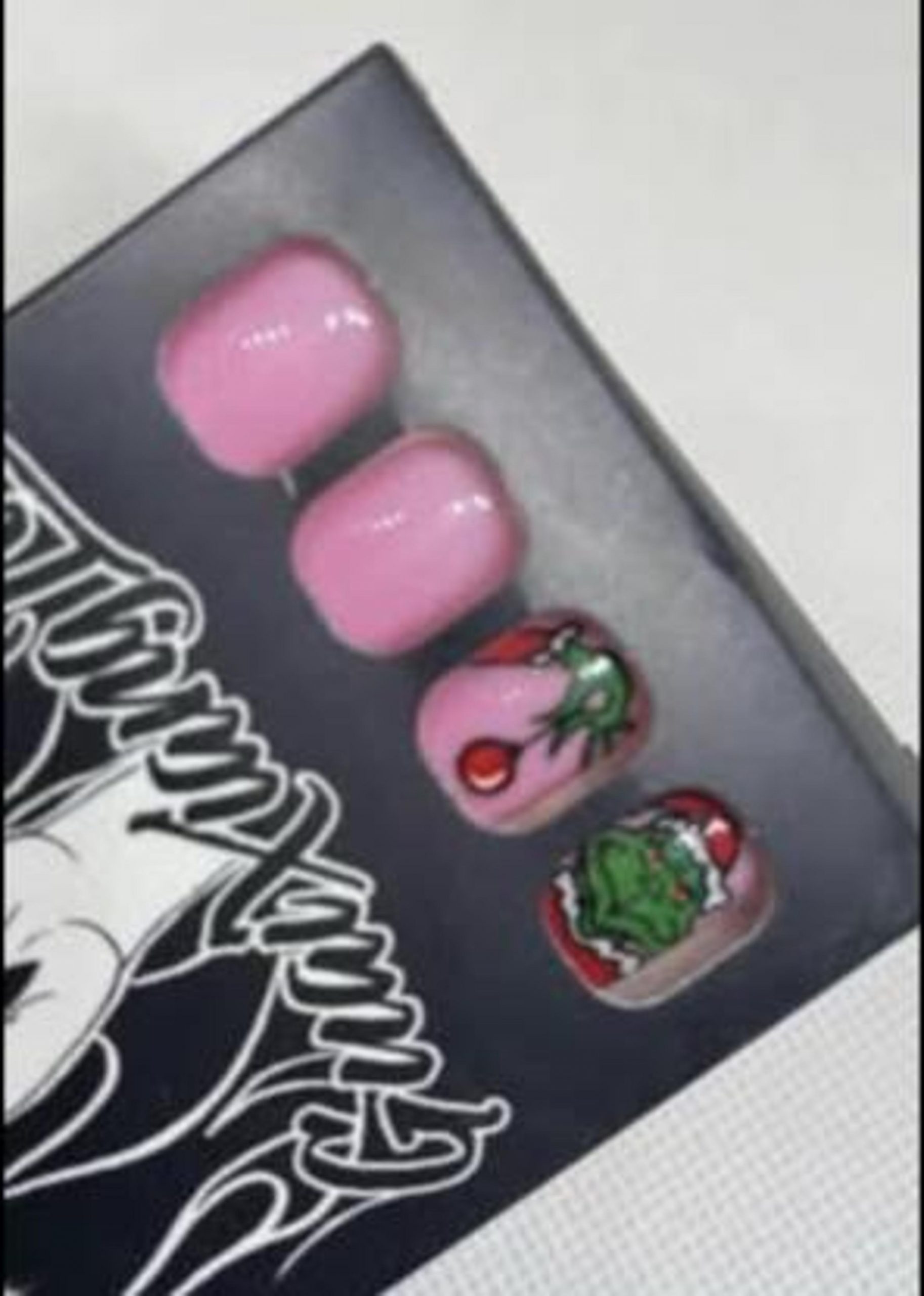 Glossy Visual Idea Glossy Visual Idea β Grinch Nails 2026