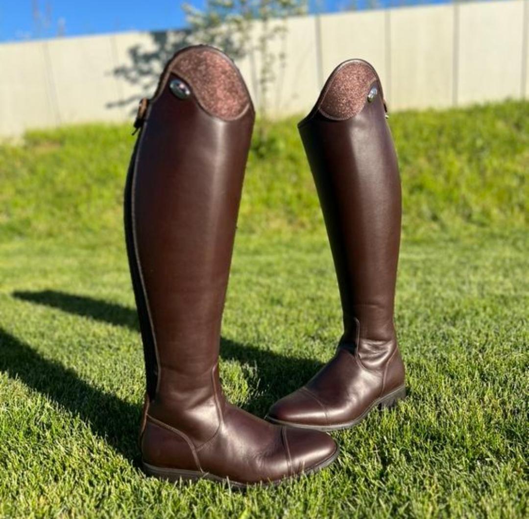 Statement Boots: Dark Brown Riding Boots with Sparkly Embellishment Statement Boots: Dark Brown Riding Boots with Sparkly Embellishment β Riding Boots Outfits