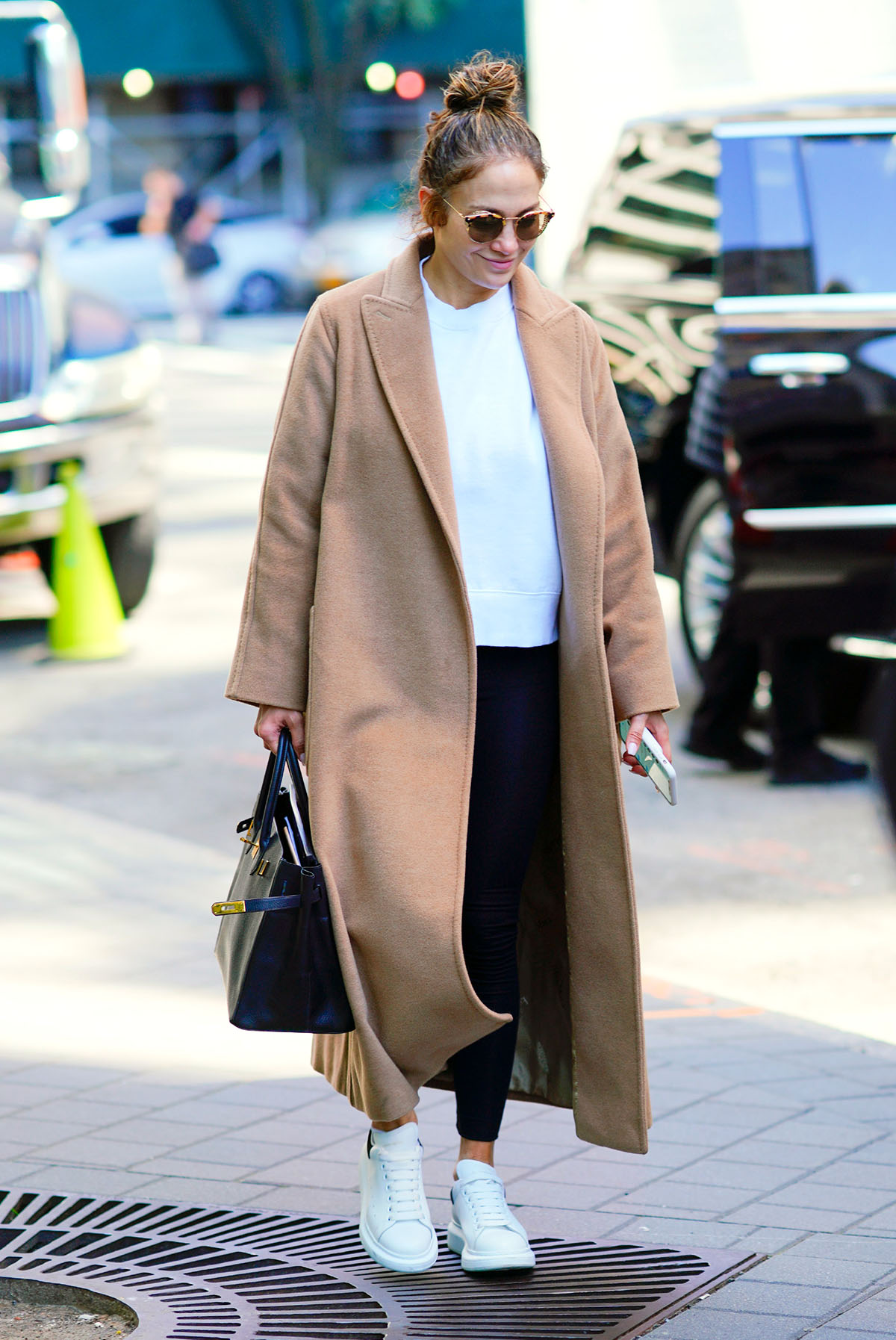 Classic Camel Coat & Leggings: A Timeless Casual Winter Look Classic Camel Coat & Leggings: A Timeless Casual Winter Look β Winter Outfits with Leggings
