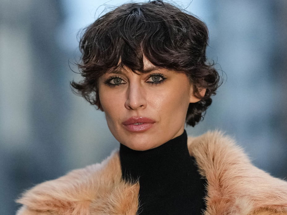Textured Pixie Cut With Tousled Bangs Textured Pixie Cut With Tousled Bangs β Winter Natural Hairstyles