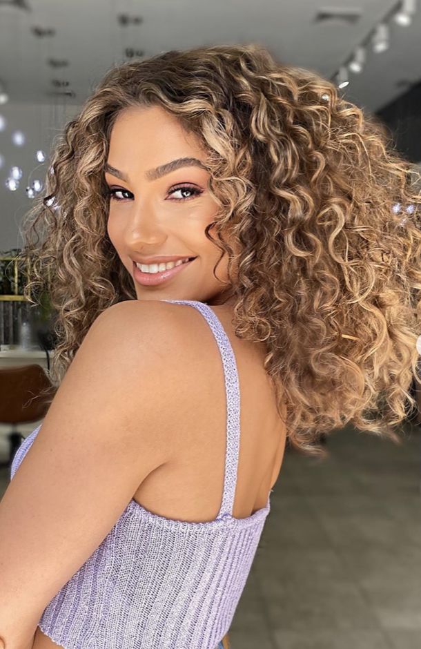 Honey Blonde With Lighter Highlights Visual Idea Honey Blonde With Lighter Highlights Visual Idea β Winter Haircuts for Long Faces