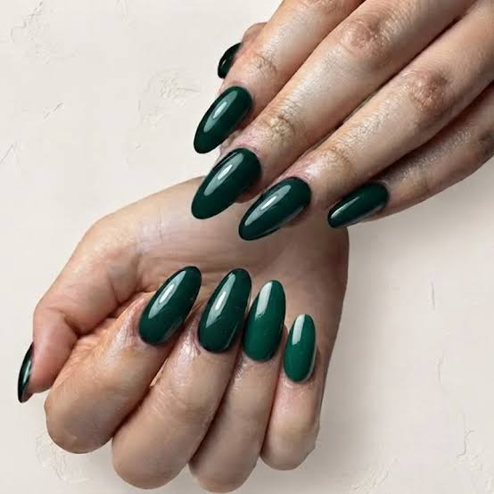 Deep Glossy Forest Green Oval Nails — New Years Gel Nails 2027