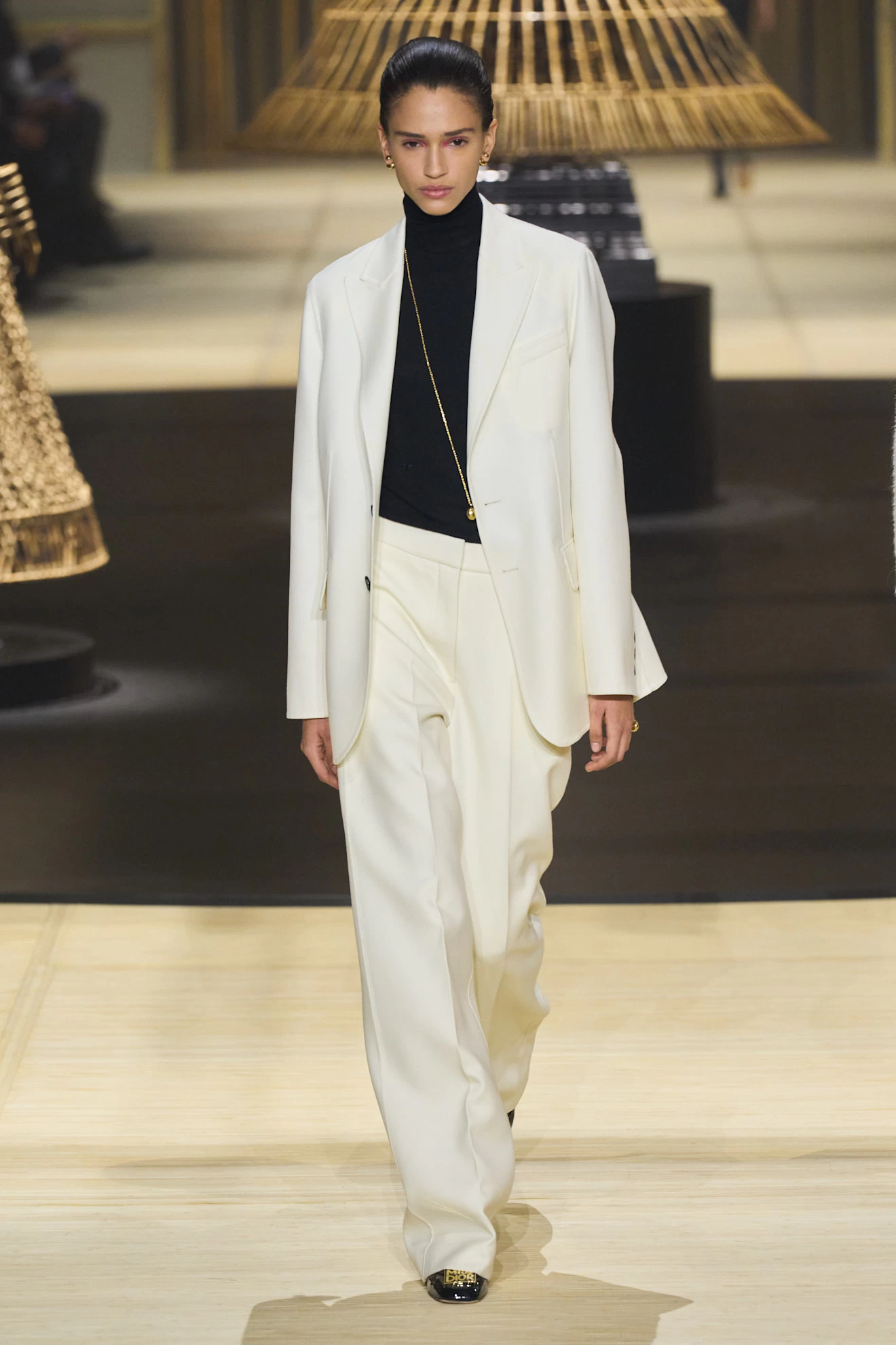 White Oversized Blazer with Black Turtleneck and Cream Trousers White Oversized Blazer with Black Turtleneck and Cream Trousers β Winter Work Outfits