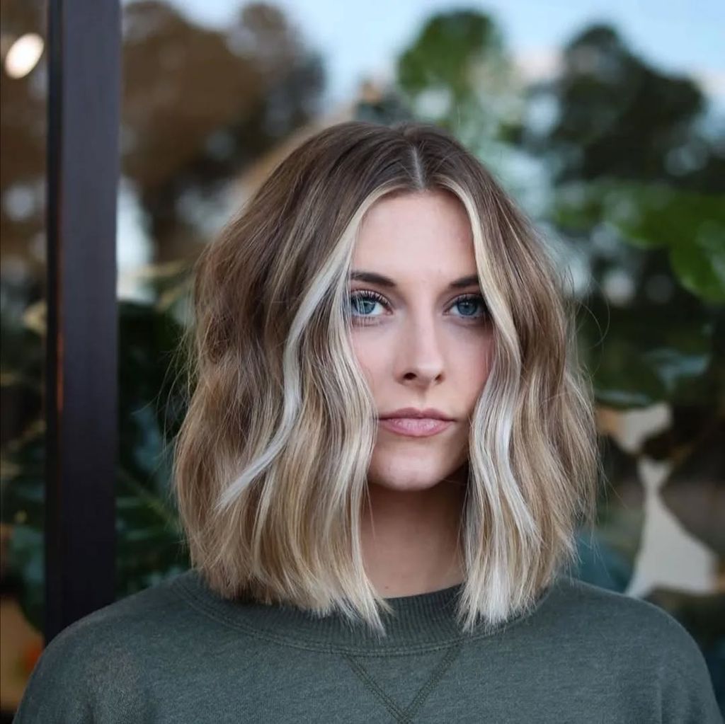 Collarbone Bob With Face-Framing Highlights — Medium Length Winter Haircuts