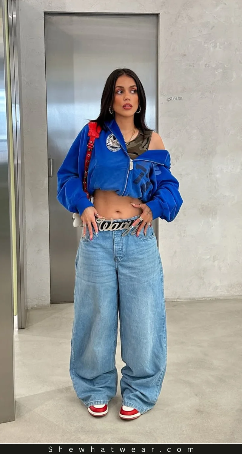 Baggy Jeans with Cropped Hoodie and Statement Belt Baggy Jeans with Cropped Hoodie and Statement Belt β Y2K Winter Outfits