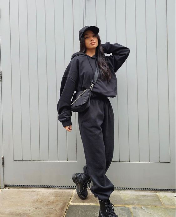 Monochromatic Streetwear with a Black Hoodie and Sweatpants Set — Winter Streetwear Outfits